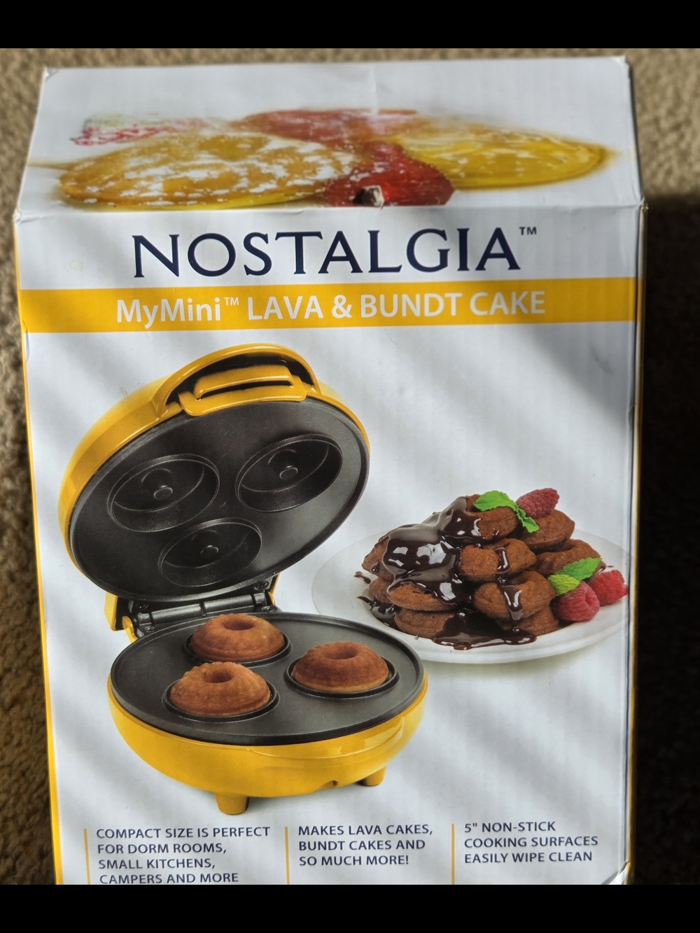 Nostalgia Mini Lava & Bundt Cake Maker - Yellow